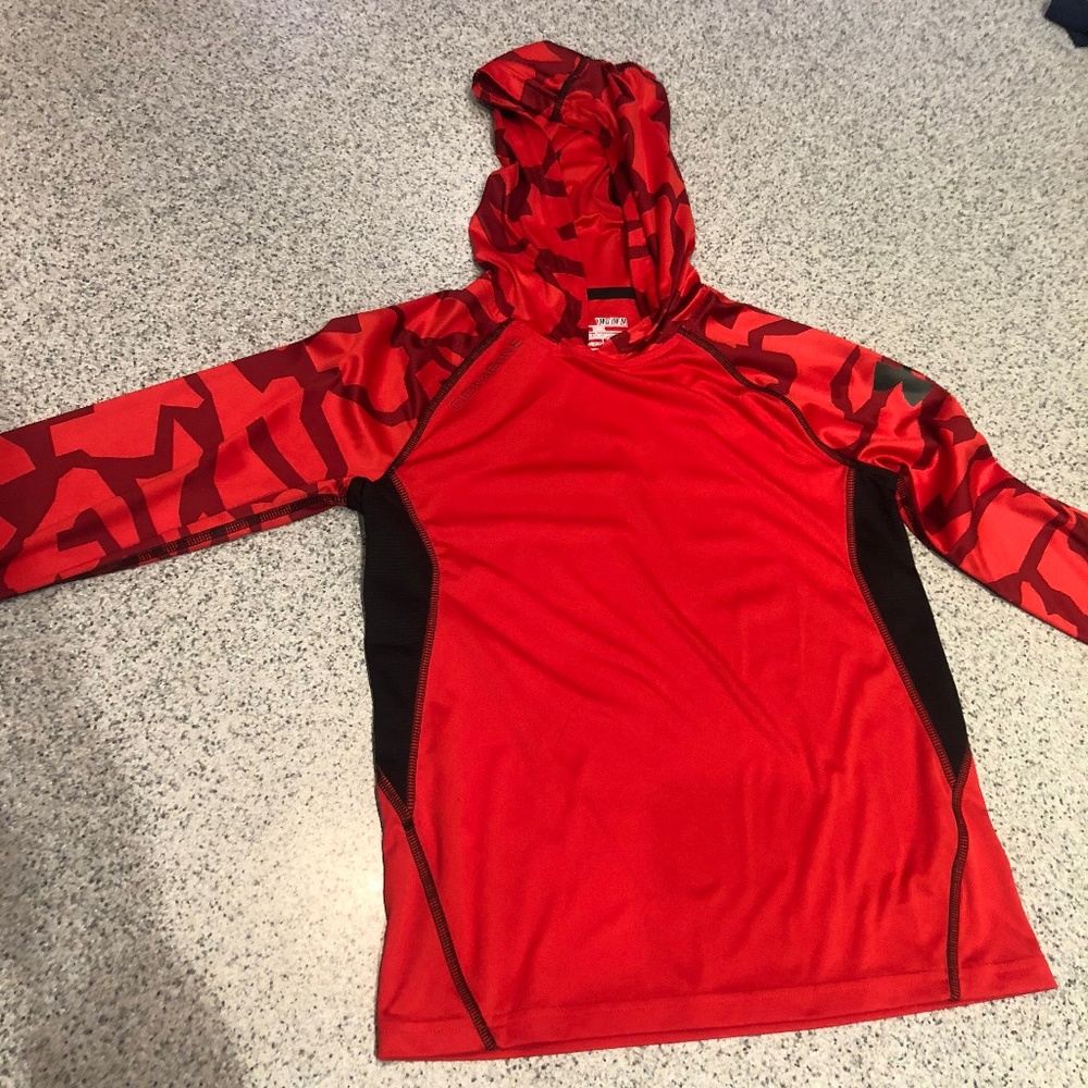 Under Armour All Season Boys Med combine pullover